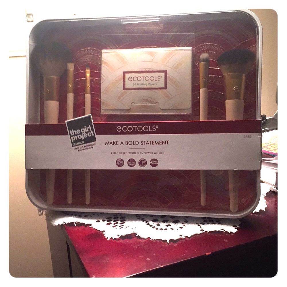 Eco Tools makeup brushes with 50 Blotting papers